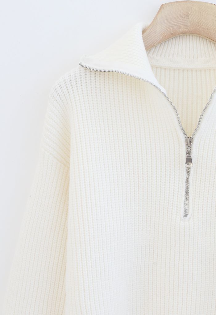 Suéter de punto con cuello alto y cremallera en blanco