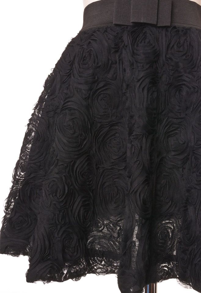 Falda Negra con Diseño de Rosas