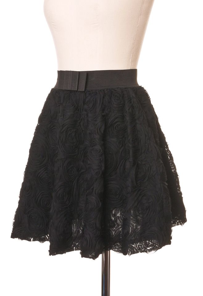 Falda Negra con Diseño de Rosas