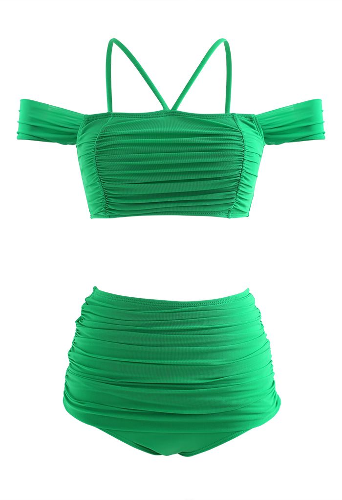 Conjunto de bikini con hombros descubiertos y malla fruncida en verde