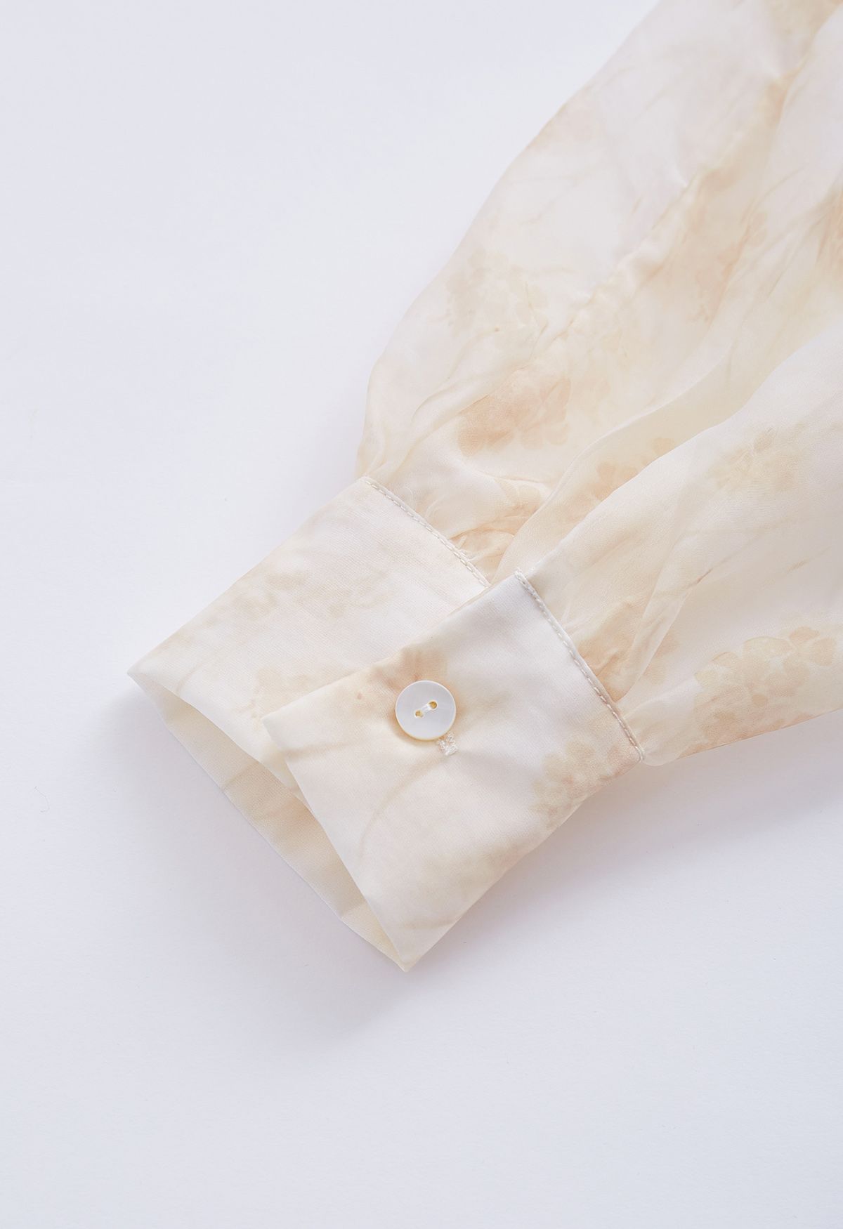 Camisa semitransparente con lazo floral de acuarela en albaricoque