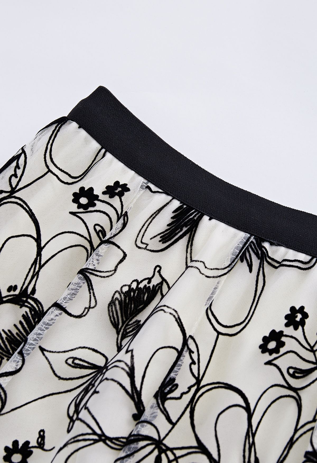 Falda de tul de malla flor de terciopelo en color crema