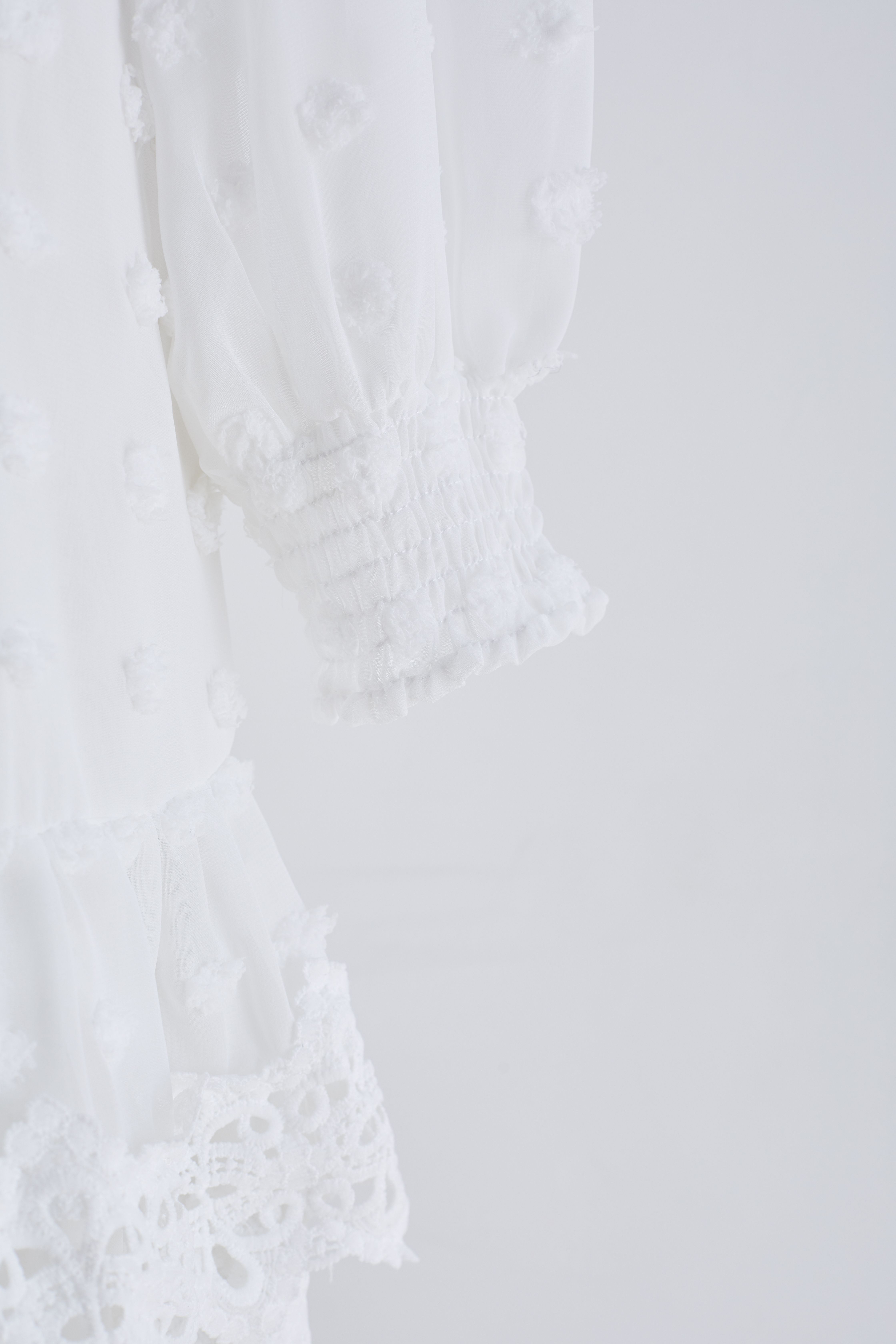 Vestido midi transparente con borde de croché Cotton Candy en blanco