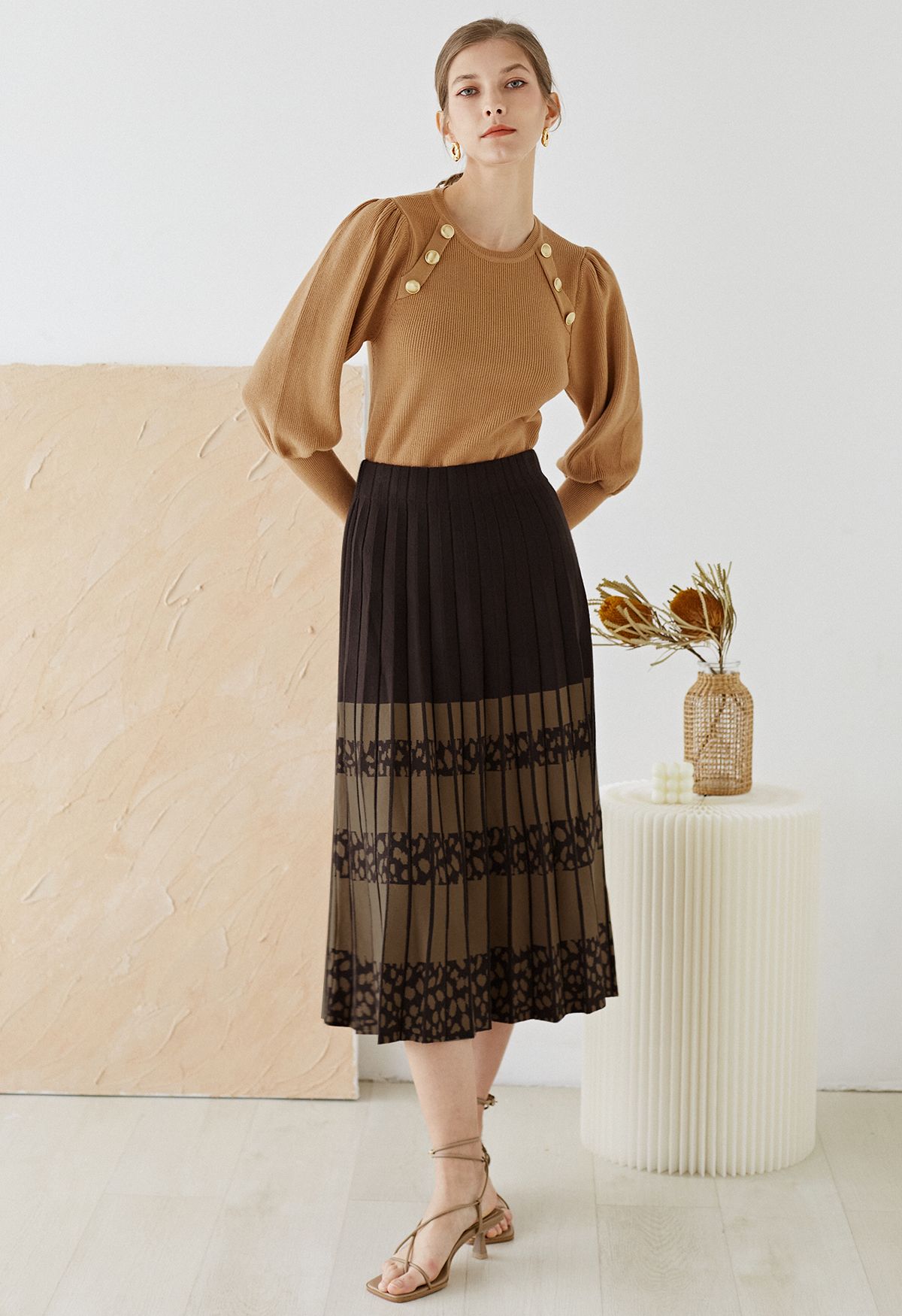 Falda de punto plisada con bloques de colores en marrón