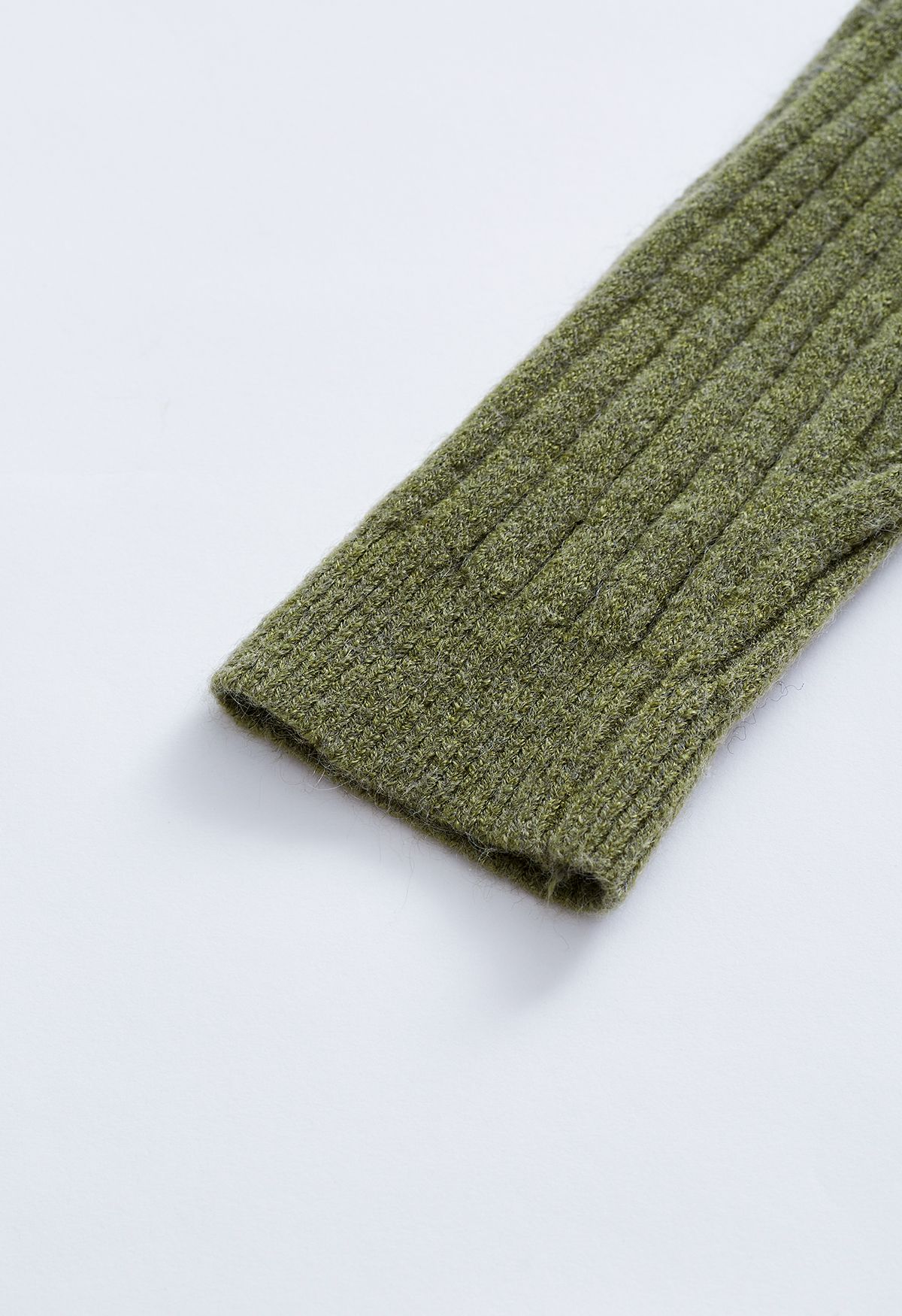 Suéter de punto con mangas de cuello alto en verde oliva