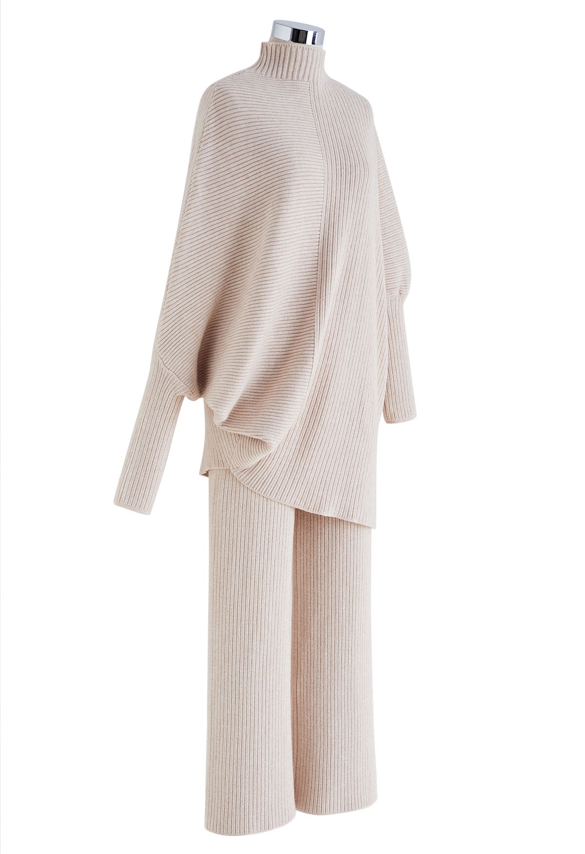 Conjunto asimétrico de suéter y pantalón con manga de murciélago en tostado claro
