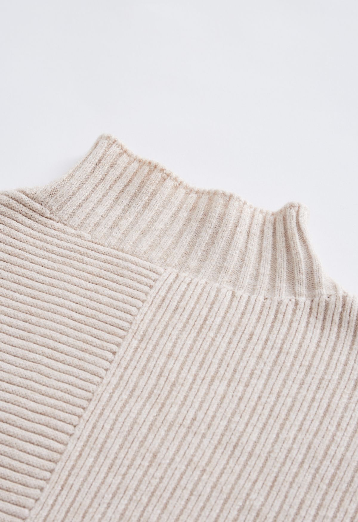 Conjunto asimétrico de suéter y pantalón con manga de murciélago en tostado claro