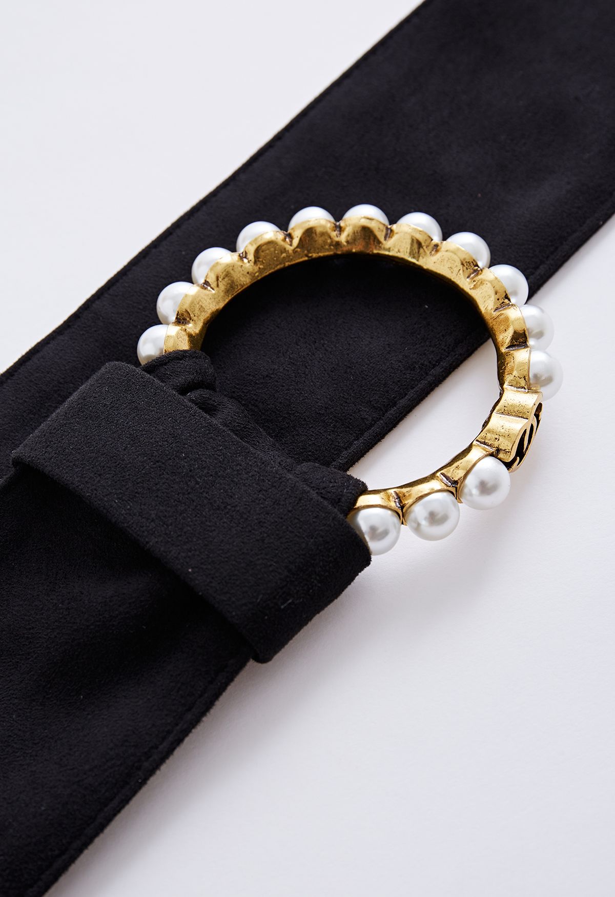 Cinturón de terciopelo con junta tórica y ribete de perla en negro