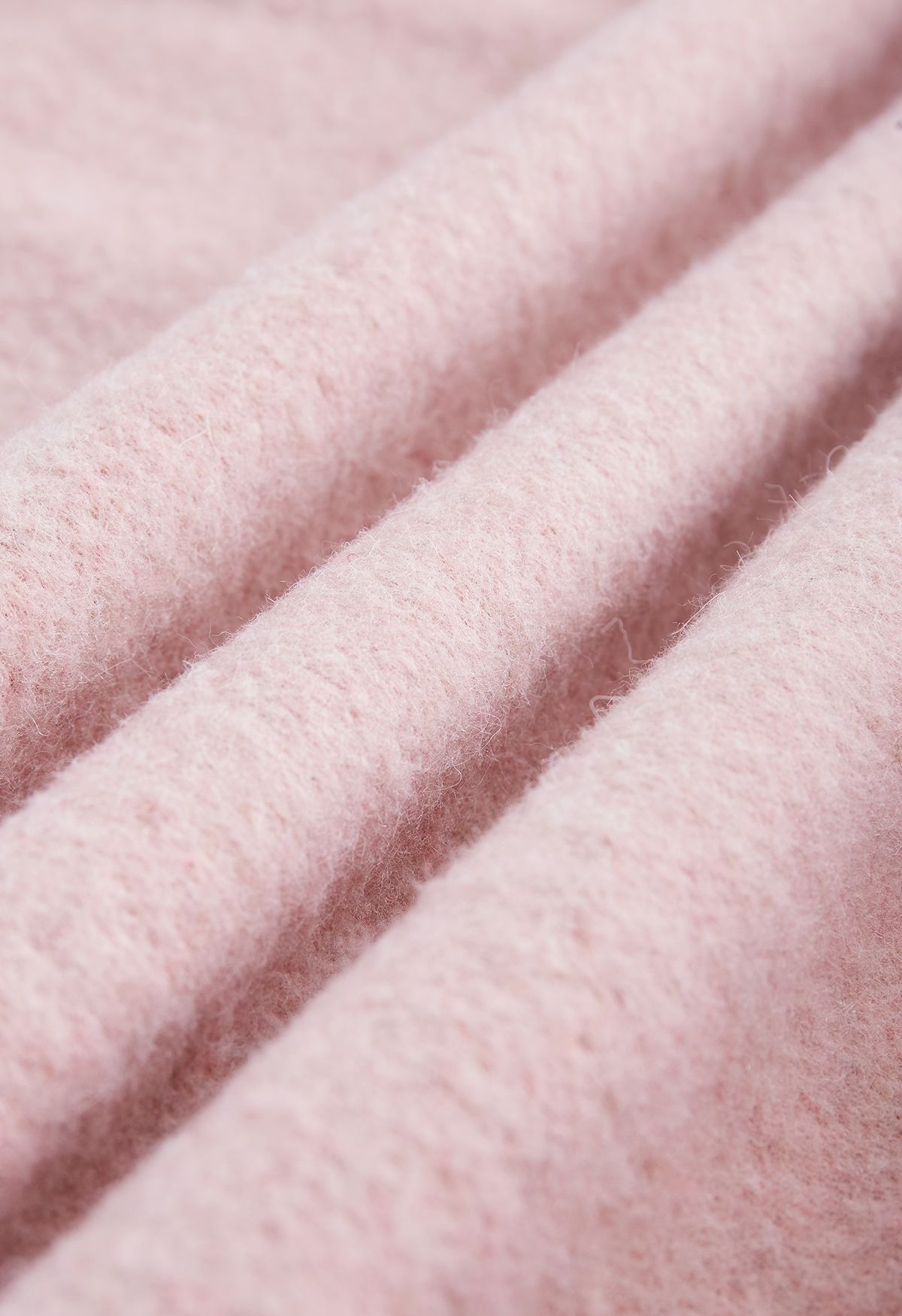 Poncho con capucha y pelo sintético con flecos en rosa