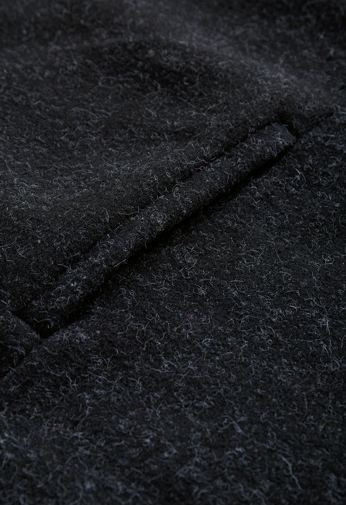Poncho de piel sintética con lazo y lazo en negro