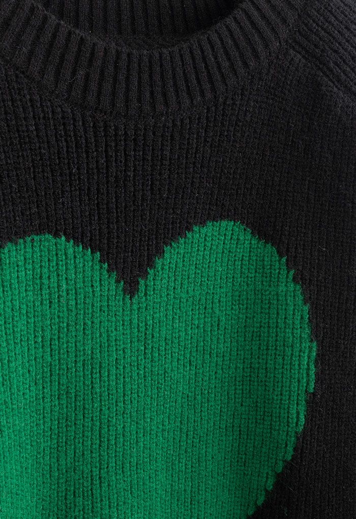 Suéter extragrande de punto de canalé con un corazón en negro