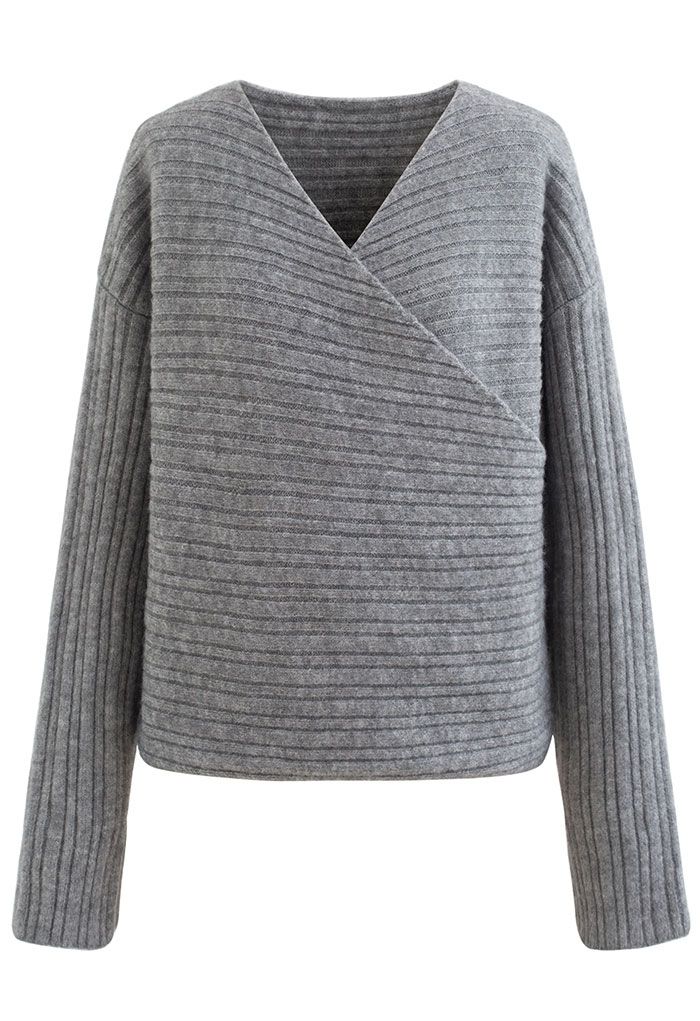 Suéter cruzado de manga larga con cuello en V en gris