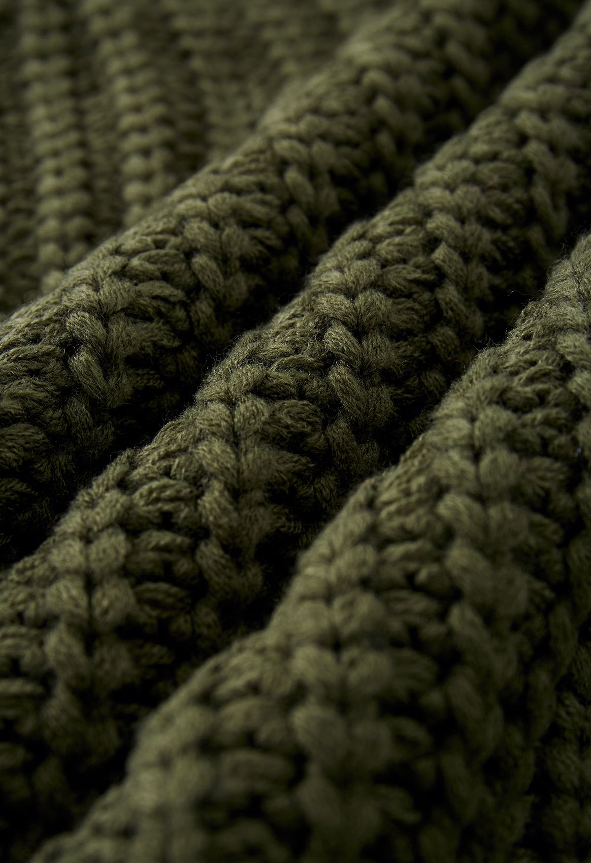Suéter de punto grueso con cuello alto en verde militar