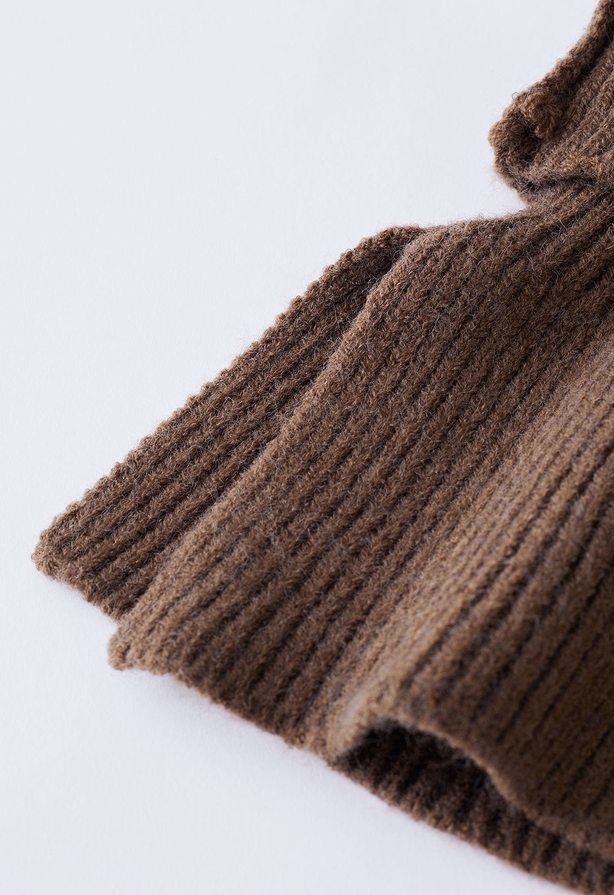 Suéter de punto a rayas con bufanda removible en marrón