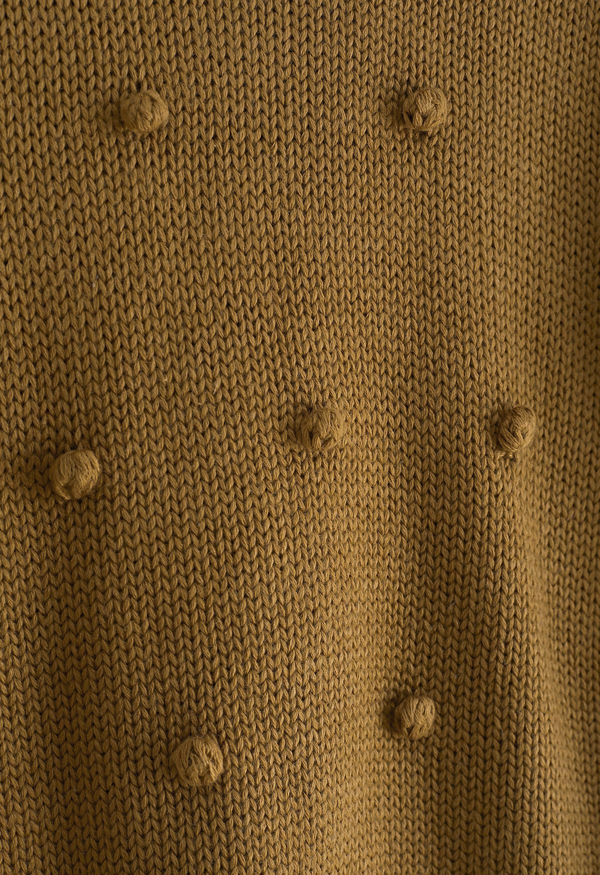 Suéter tejido a mano con pompones en color caramelo para niños