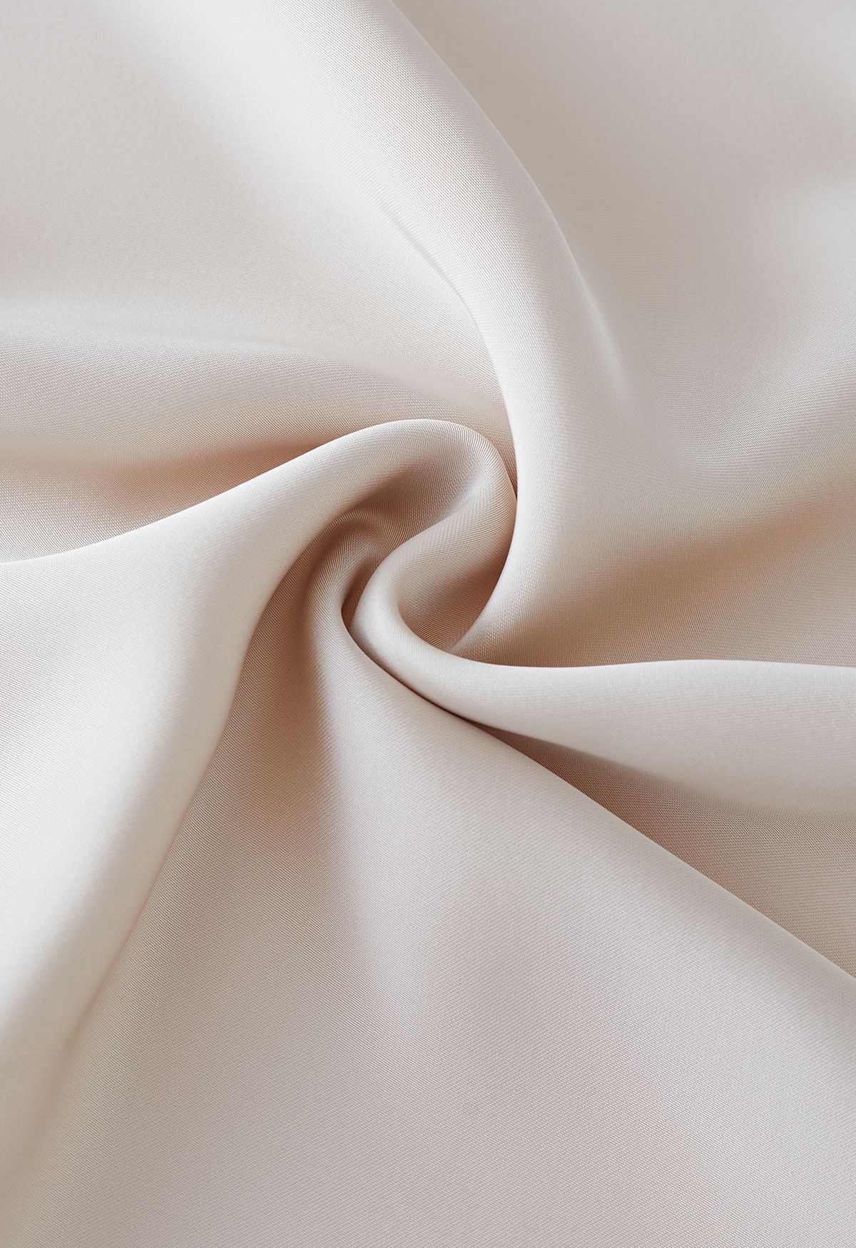 Falda larga drapeada de satén suave con costura media en marfil