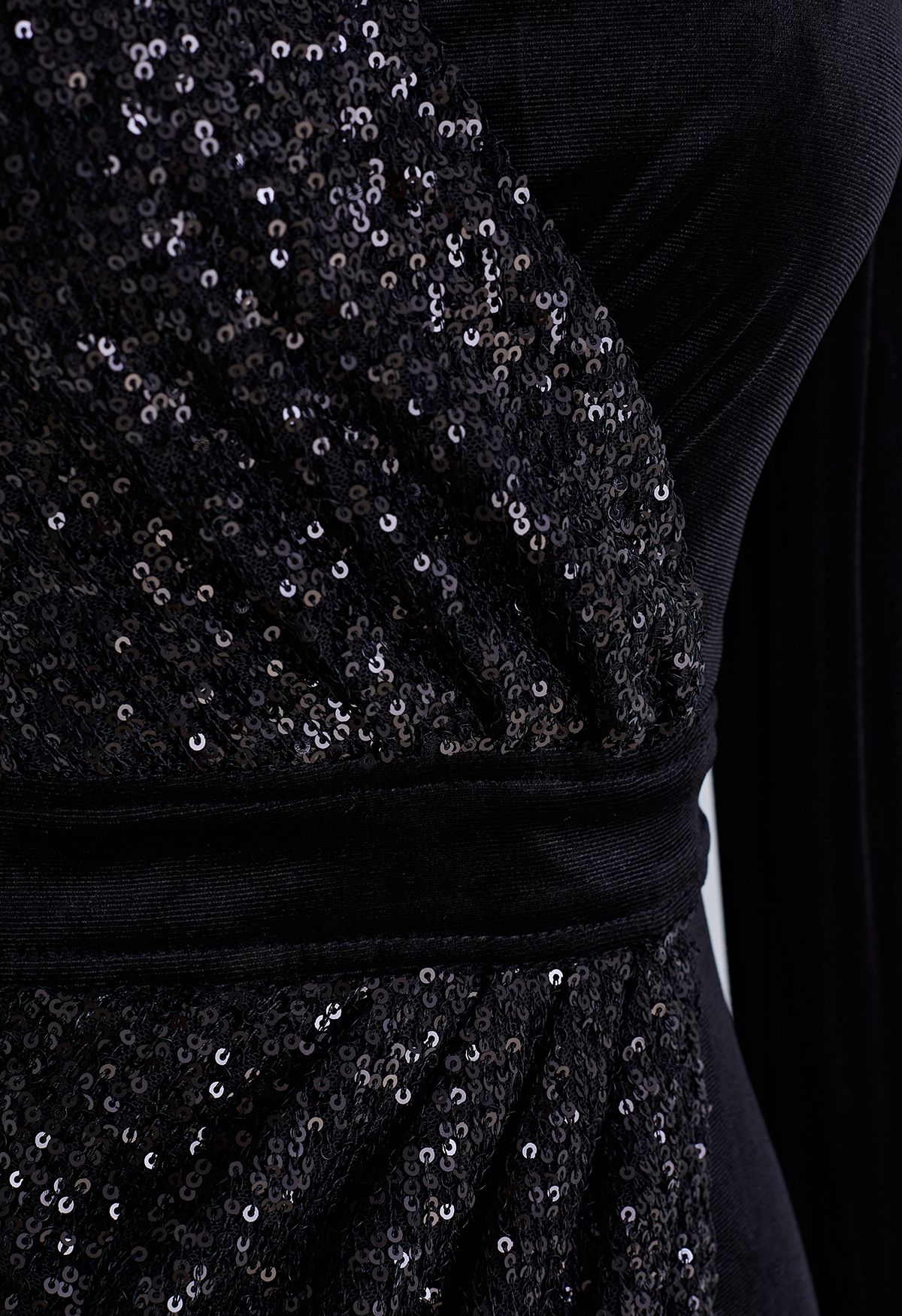 Vestido de cóctel de terciopelo con lentejuelas deslumbrantes en negro
