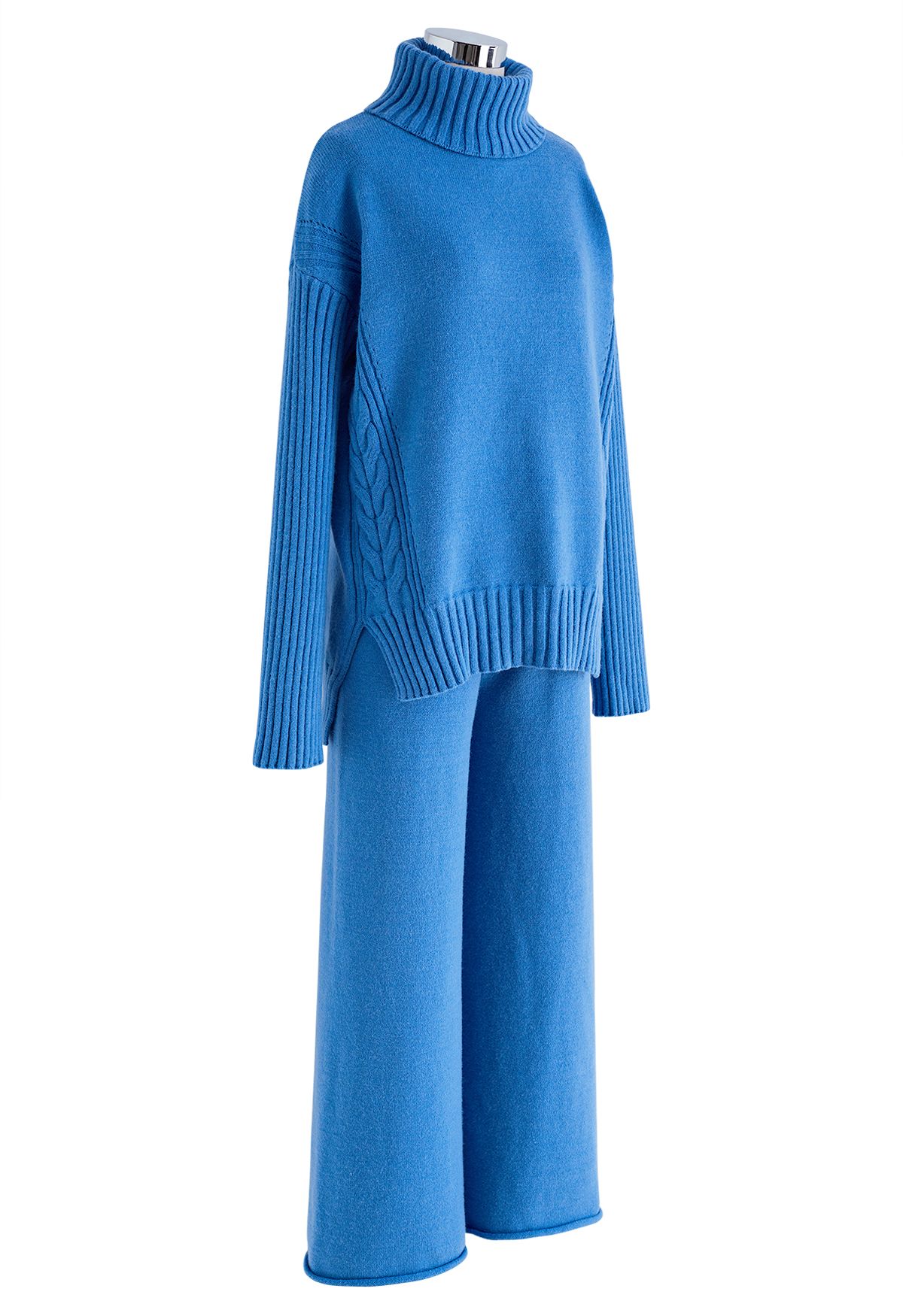 Conjunto de suéter de cuello alto con cuello alto y pantalones de punto en azul