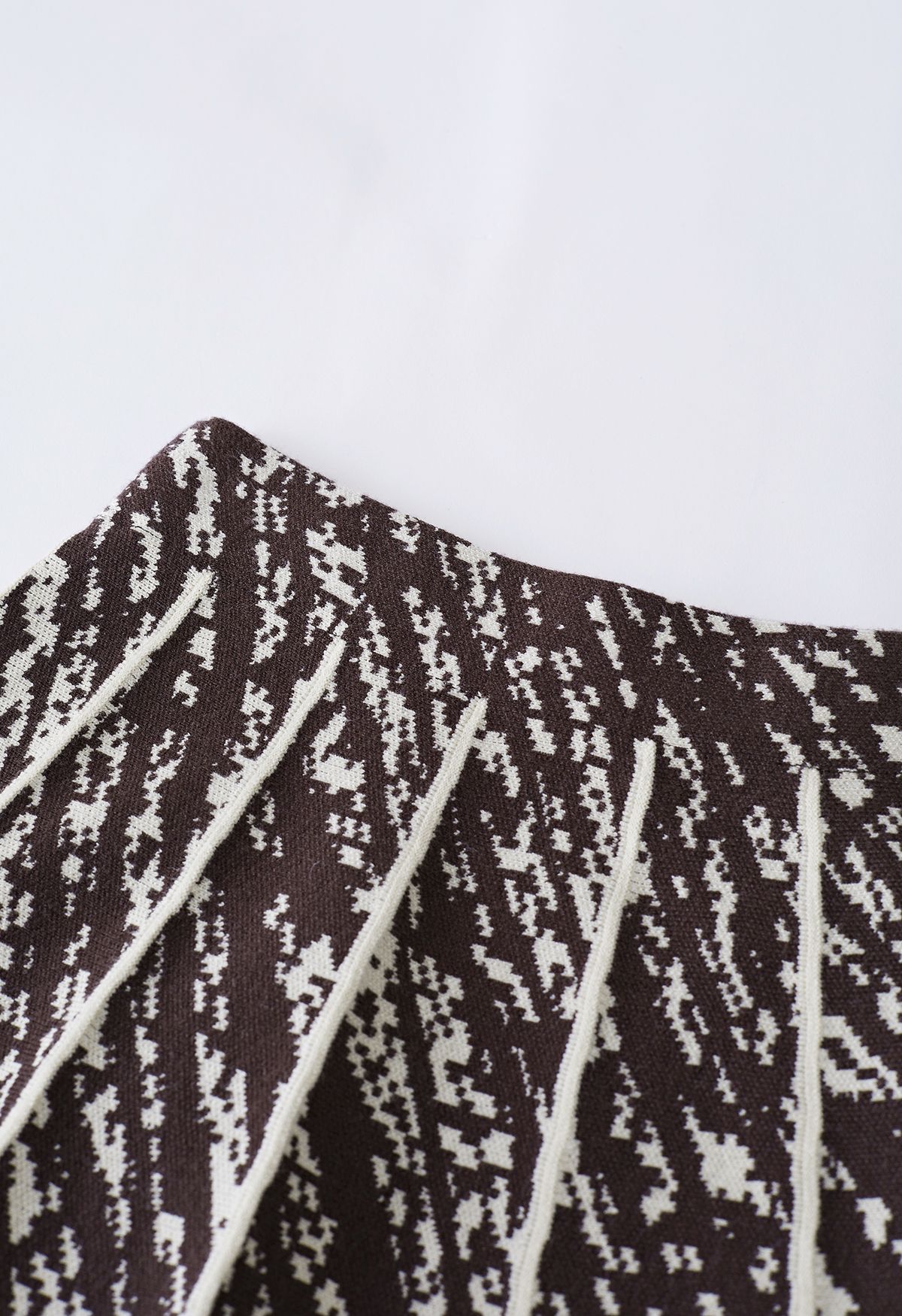 Falda de punto plisada con dobladillo en contraste en color crema