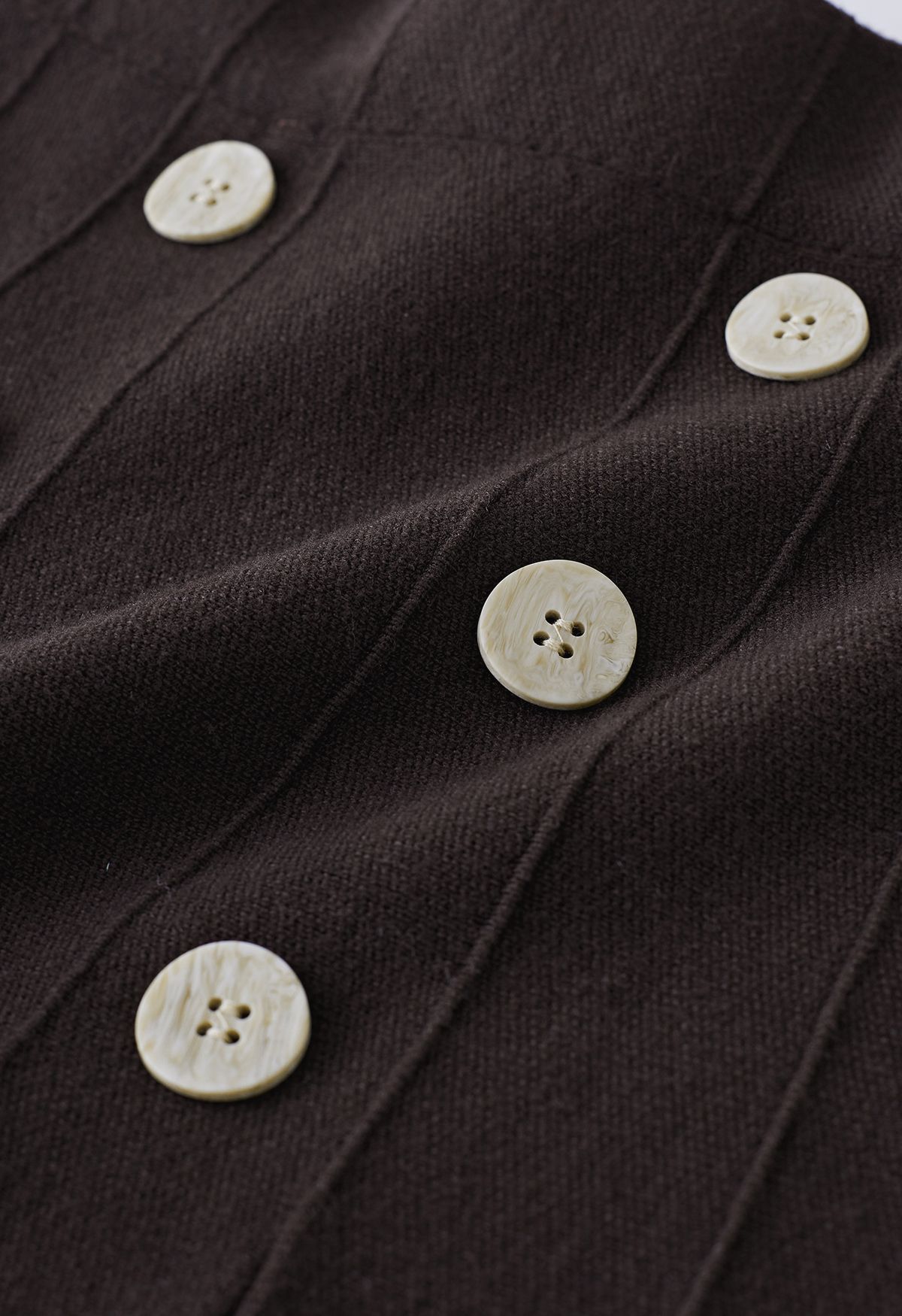 Falda midi de punto plisada con botones en marrón