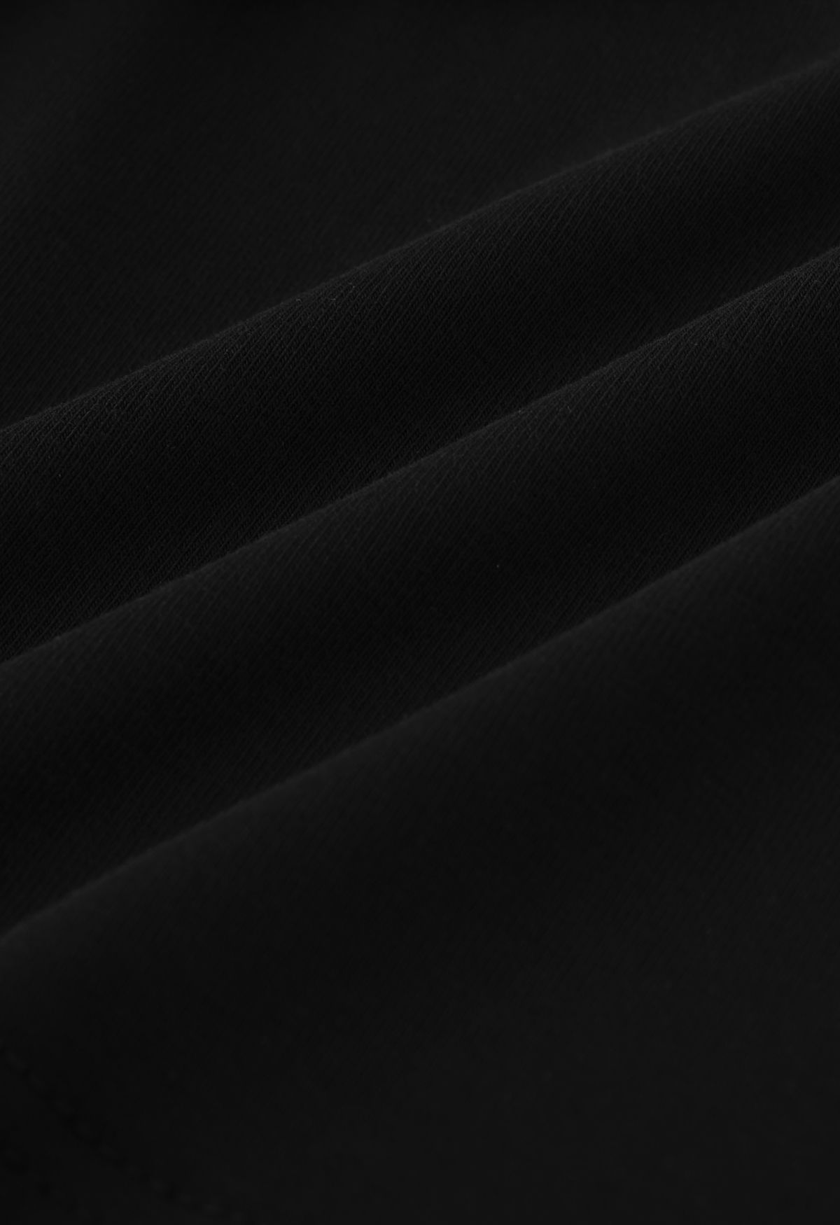Top de algodón con hombros descubiertos entrecruzado en negro