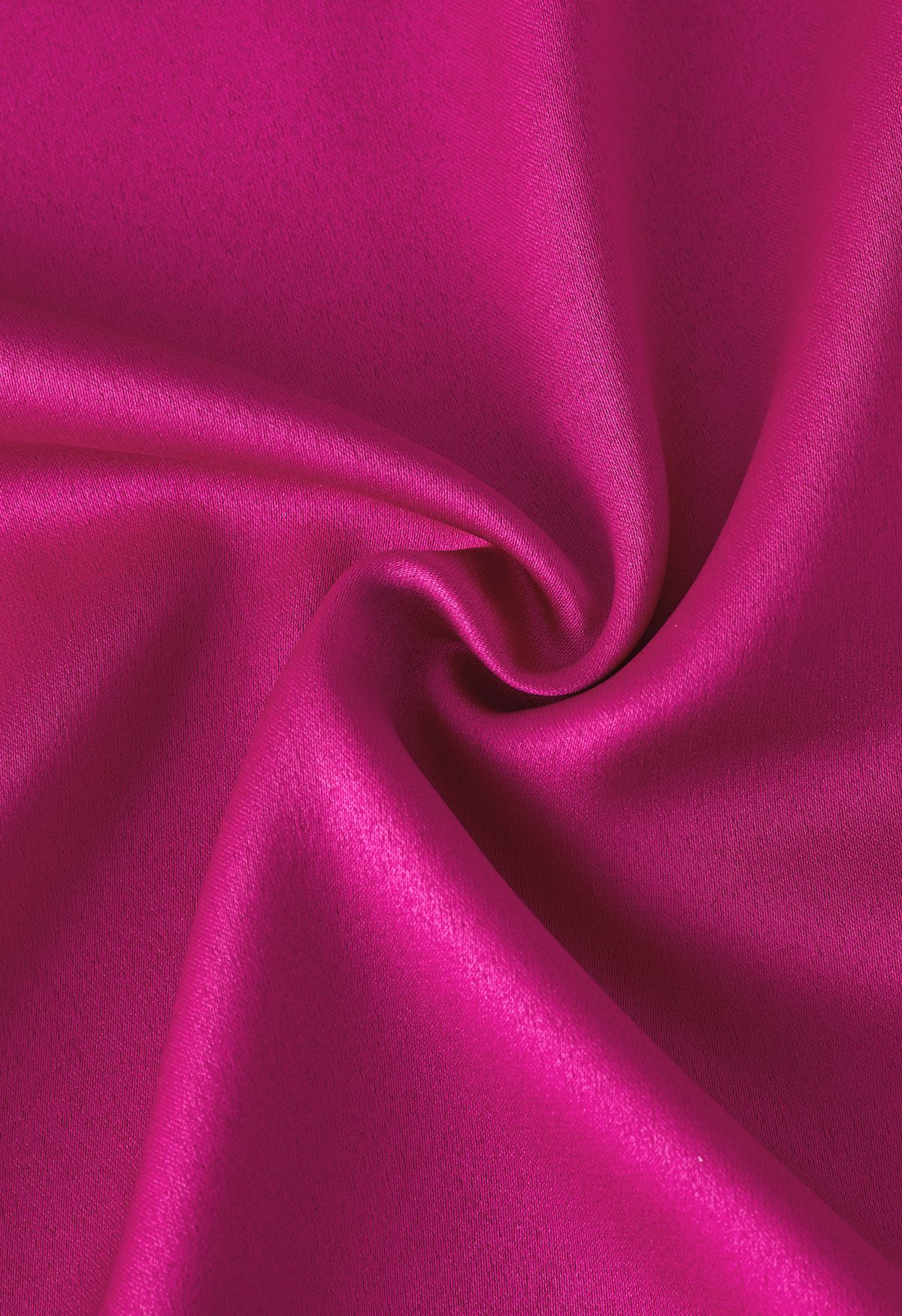 Camisa de satén con ribete de plumas en los puños en rosa intenso