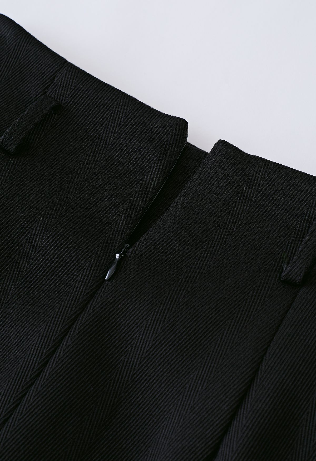 Falda midi vintage con bolsillo con solapa y botones en negro
