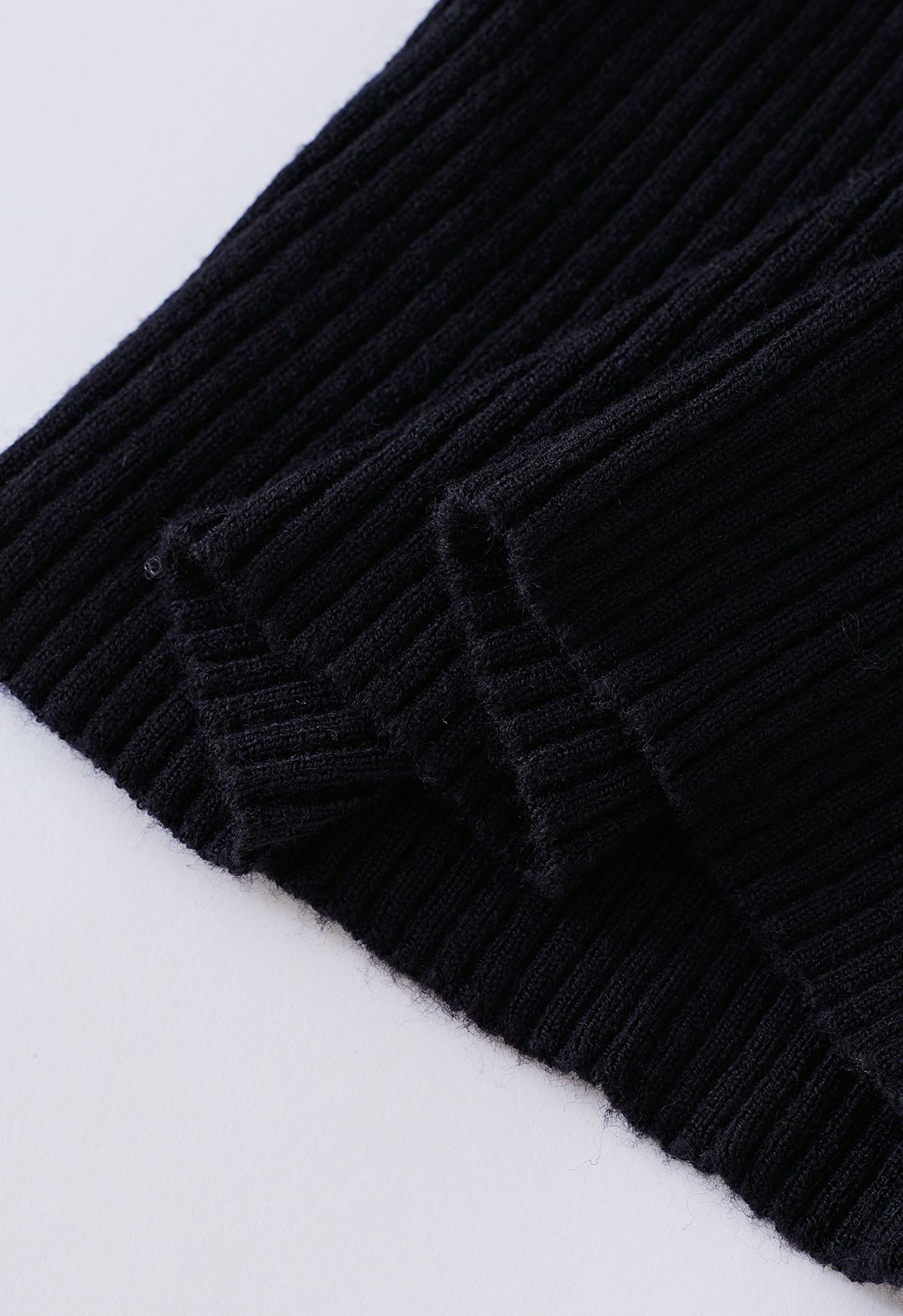 Top de punto con empalme de malla en zigzag con cuello simulado en negro