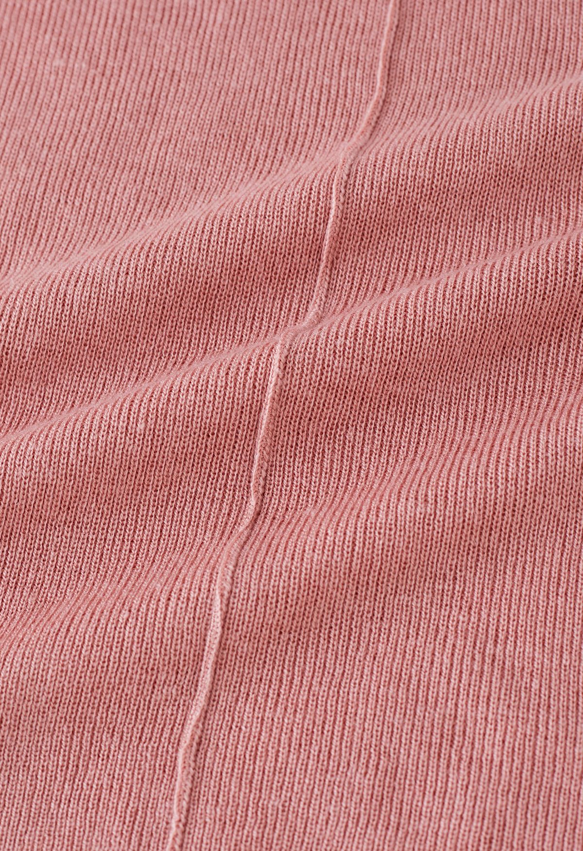 Top de punto ajustado de dos tonos con cuello alto en rosa