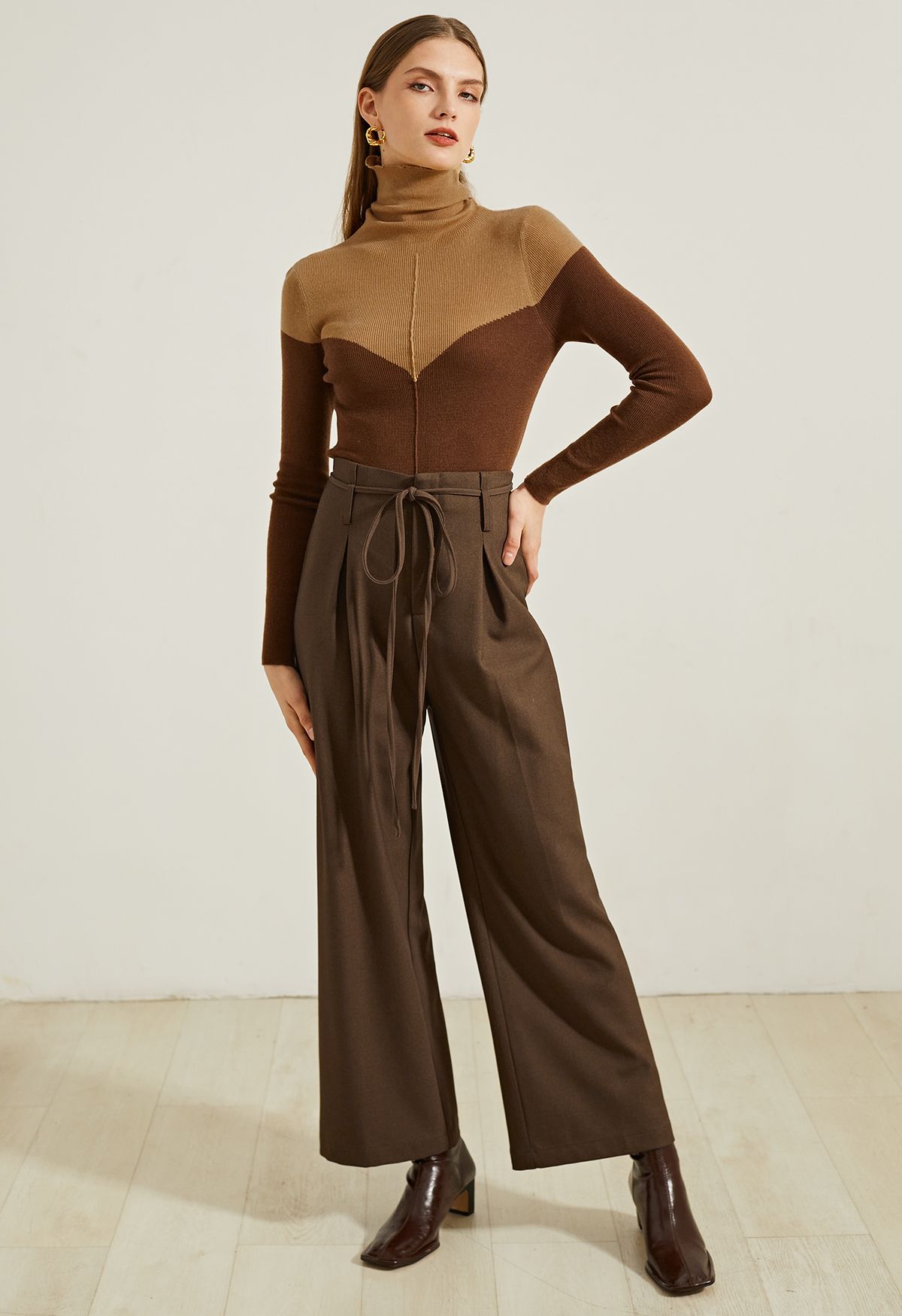 Pantalones de pernera ancha con cintura anudada en marrón