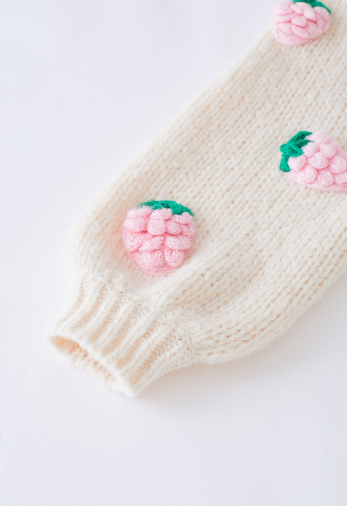 Cárdigan tejido a mano con botones de fresa de Stitch en color crema