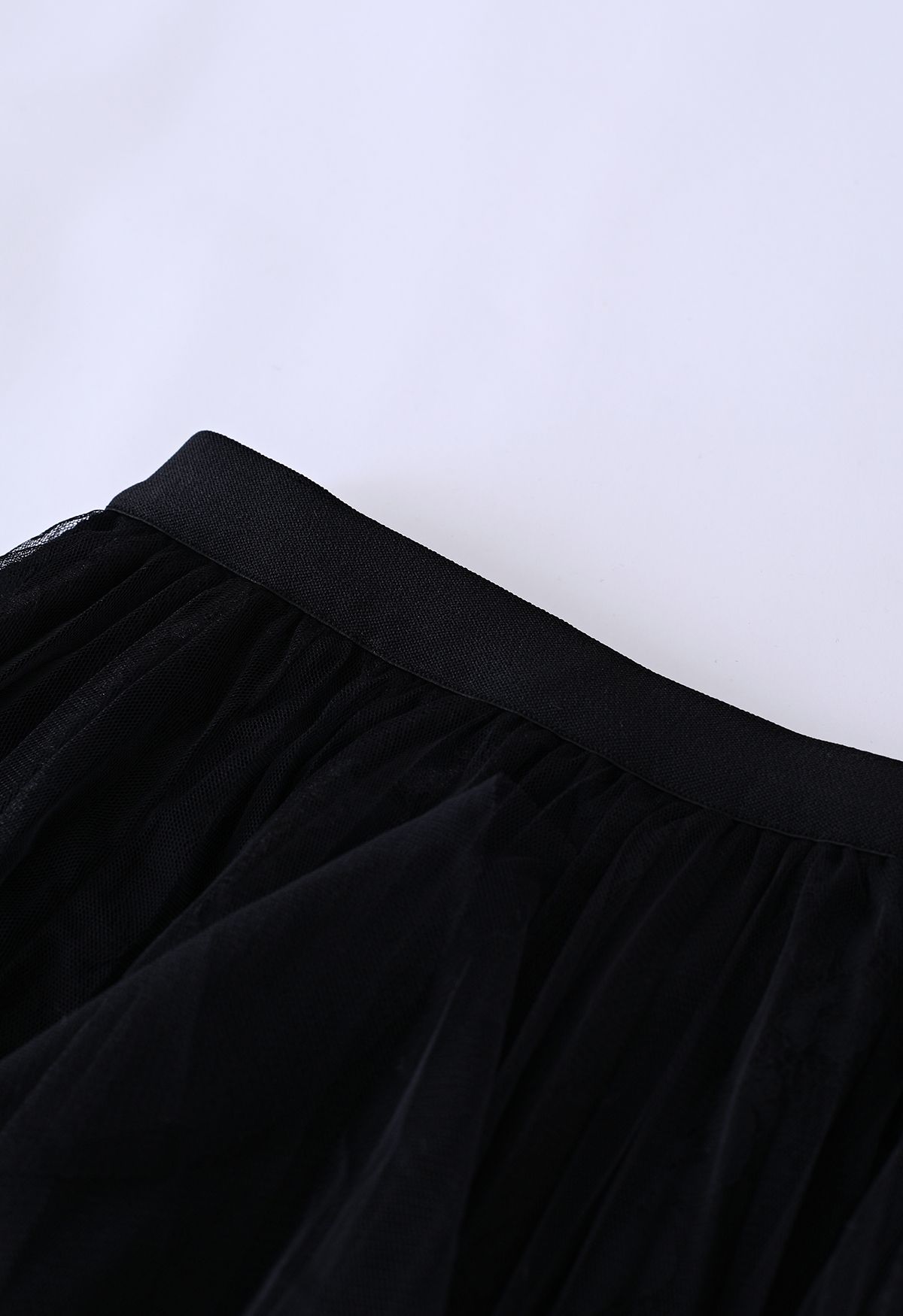 Falda de tul de malla con volantes de encaje floral en negro