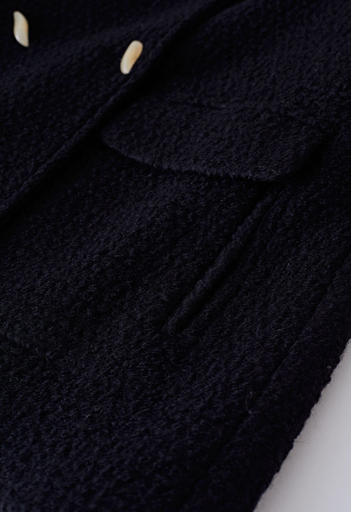 Abrigo de mezcla de lana con bolsillo con solapa en negro