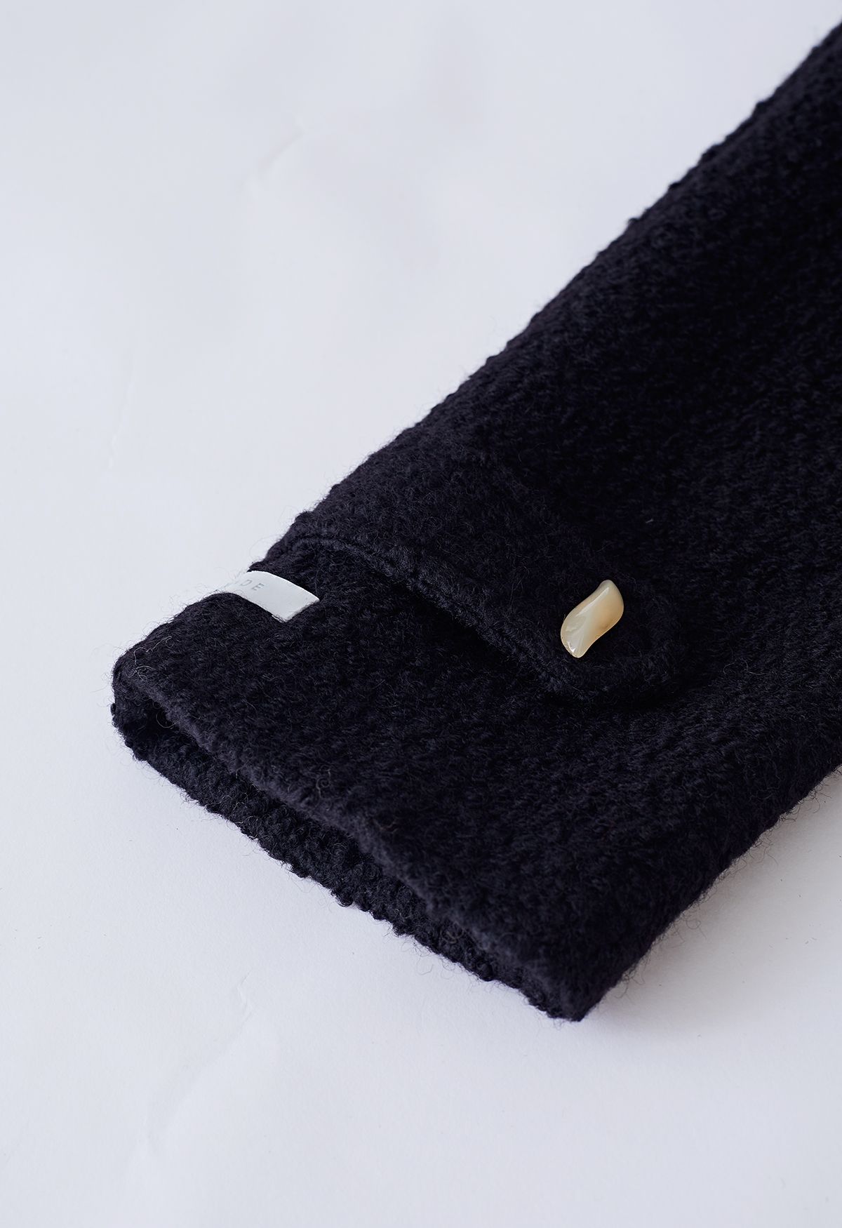 Abrigo de mezcla de lana con bolsillo con solapa en negro