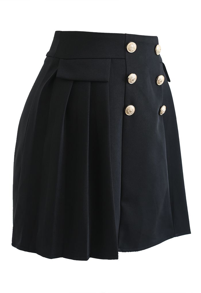 Minifalda plisada con sutiles botones dorados en negro