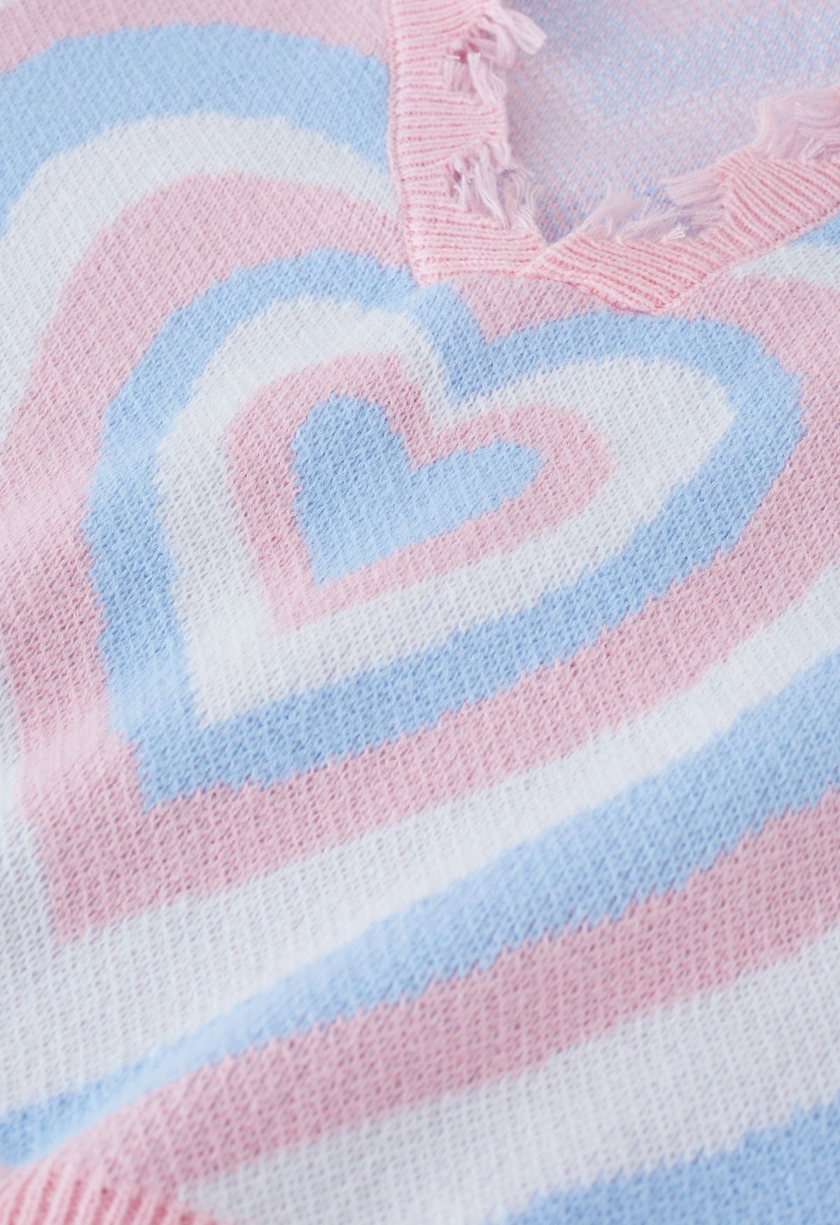 Suéter de punto con borde deshilachado de corazón multicapa en azul