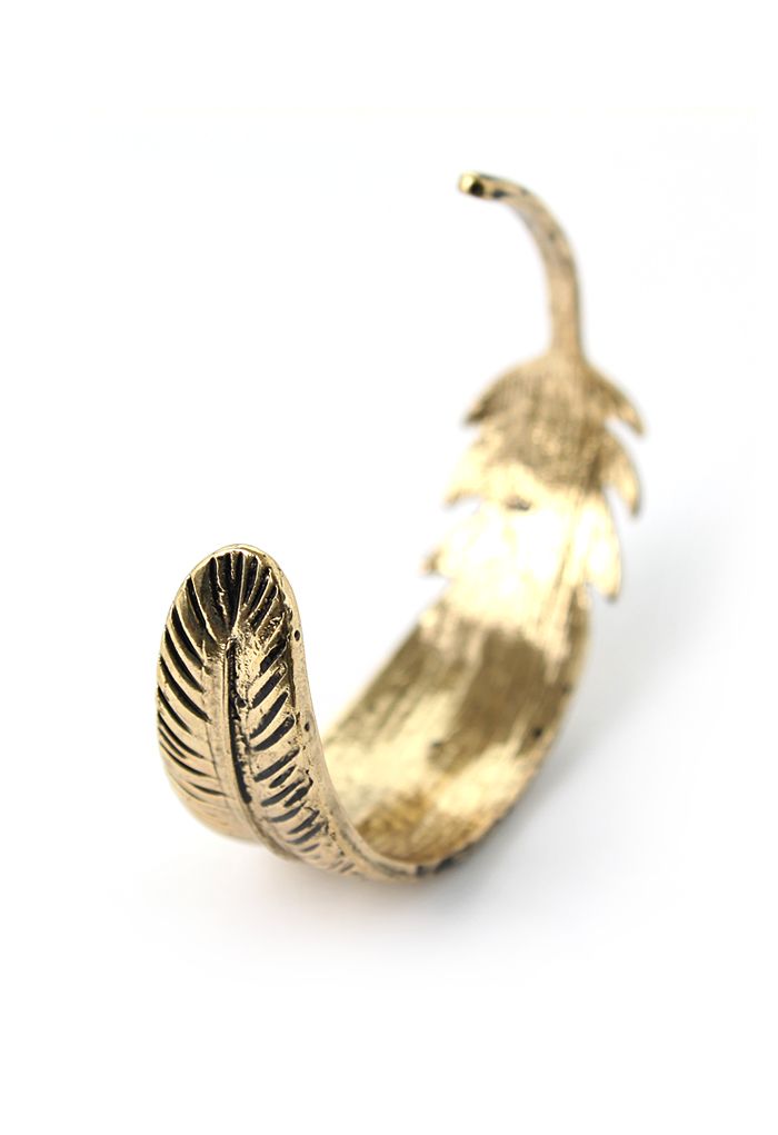 Brazalete Chapado en Oro con Diseño de Pluma