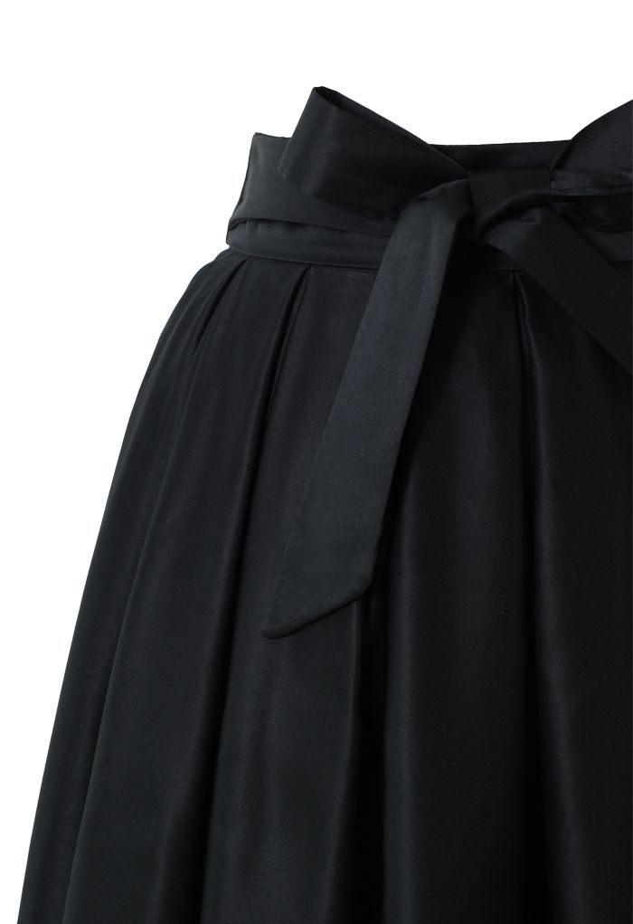 Falda Negra Asimétrica Estilo Cascada con Lazada