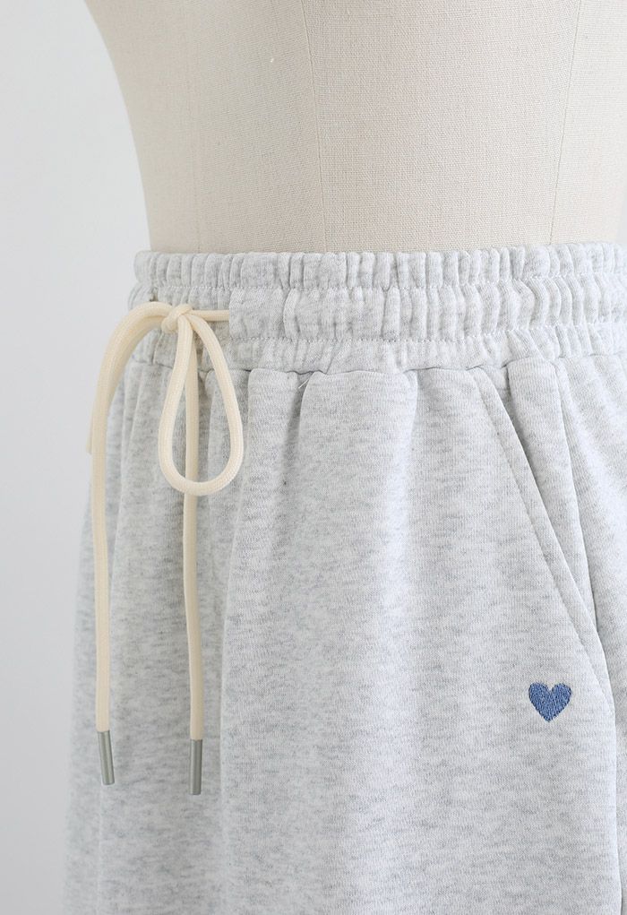 Minifalda de corazón con cordón en la cintura en gris