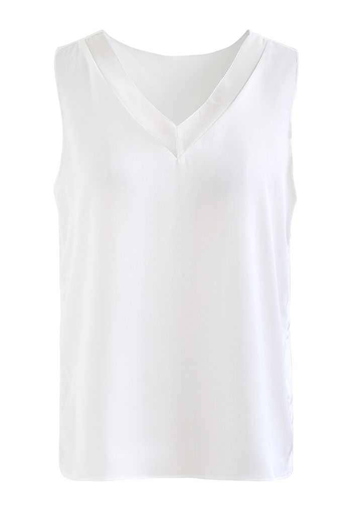 Camiseta de tirantes de satén sin mangas con cuello en V en blanco