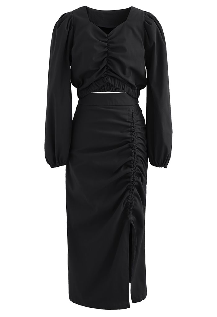 Conjunto de top corto con mangas abullonadas y falda lápiz con cordón en negro