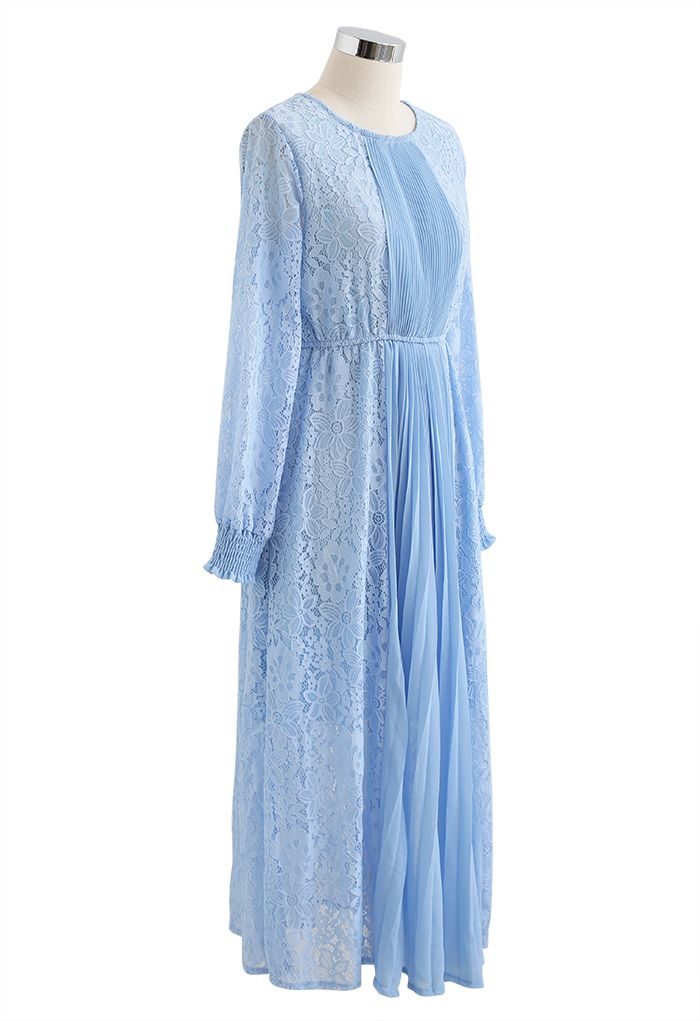 Vestido midi plisado con empalme de encaje floral en azul