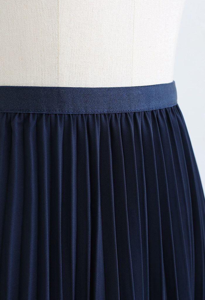 Falda midi plisada Sencillez en azul marino