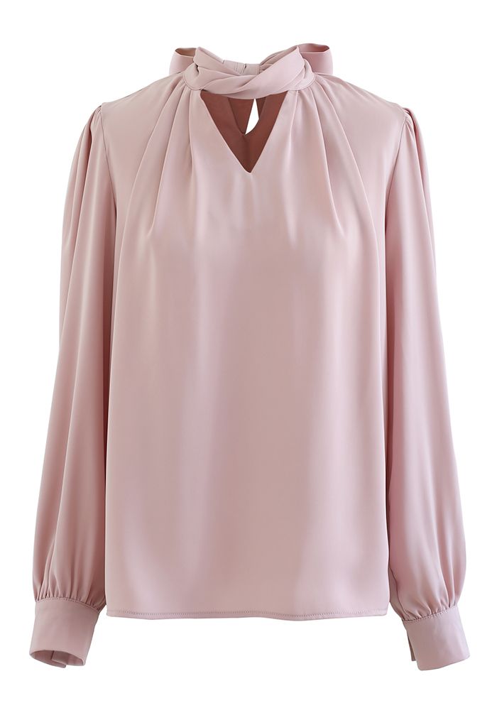 Camisa de satén con cuello en V retorcido y lazo en rosa
