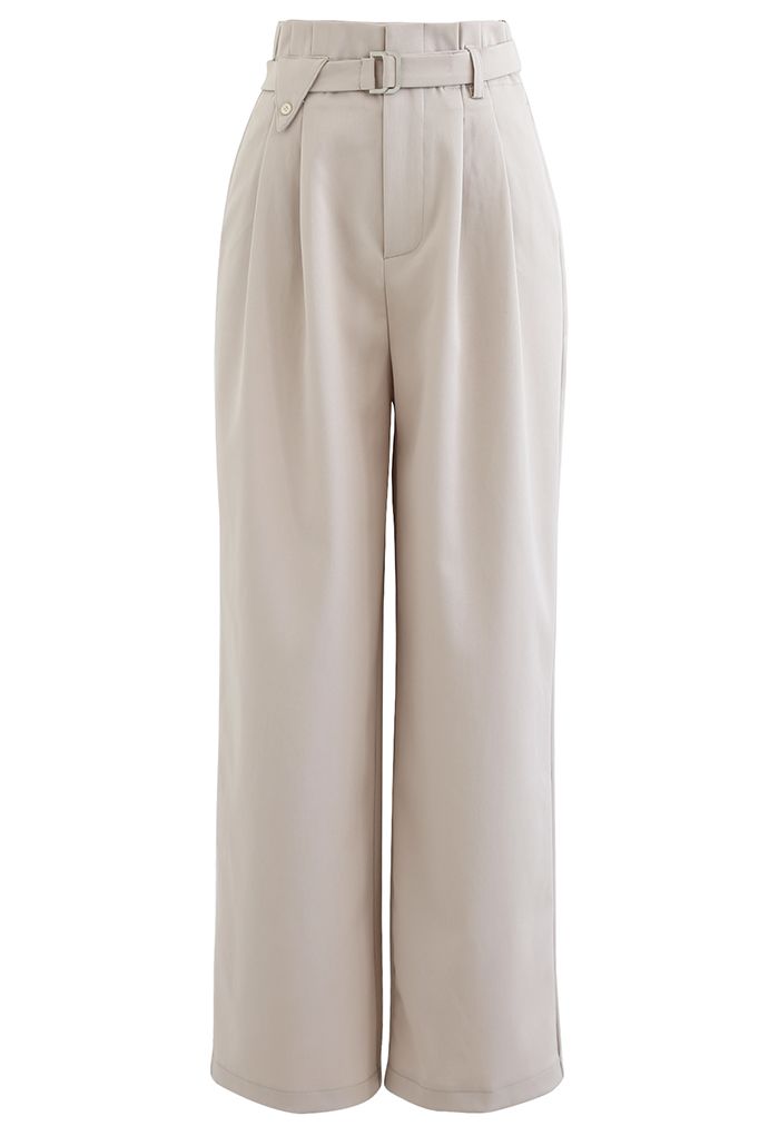 Pantalones de pierna recta con cinturón y bolsillos laterales en marfil