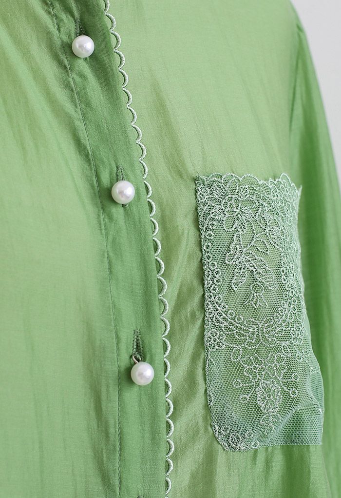 Camisa semitransparente con inserción de malla floral en verde
