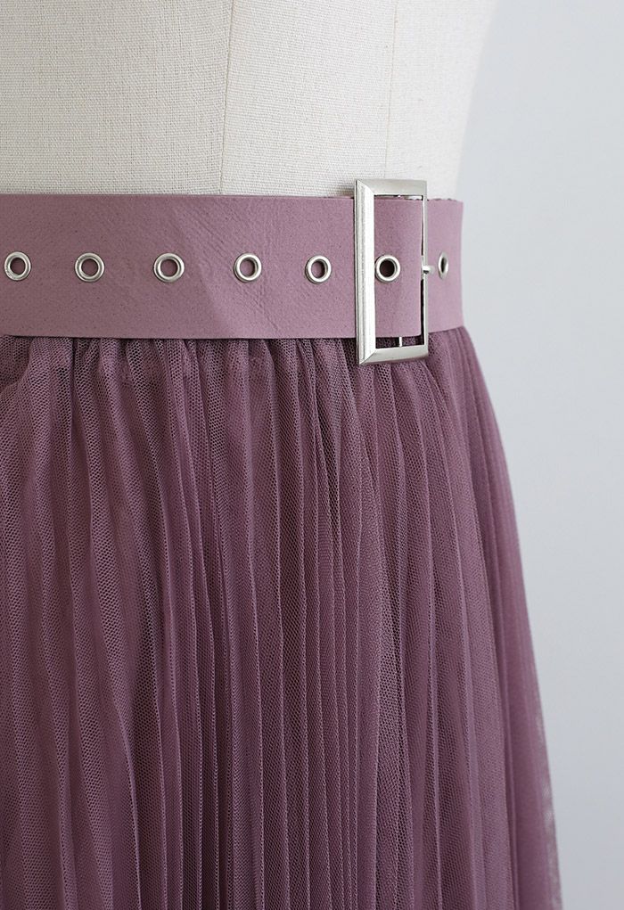 Falda midi de malla de doble capa con pliegues completos en Berry