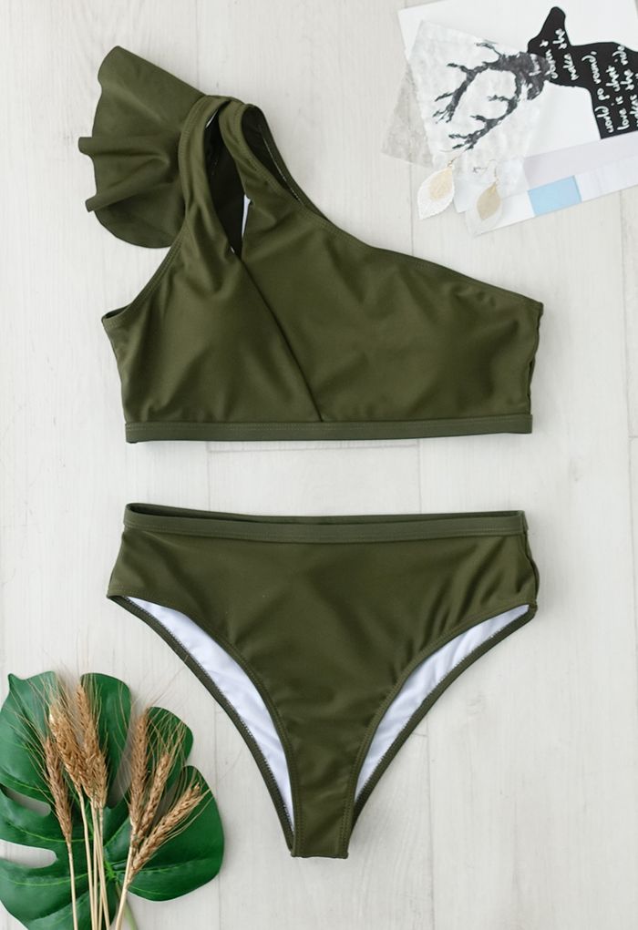 Conjunto de bikini de un solo hombro con volantes en verde militar