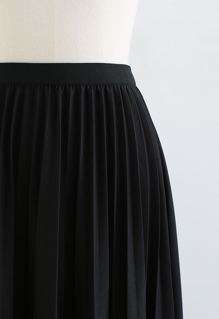 Falda plisada con dobladillo sin rematar de encaje en negro