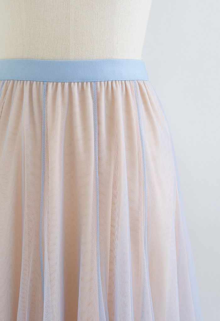 Falda larga de tul con paneles de colores mixtos en azul claro